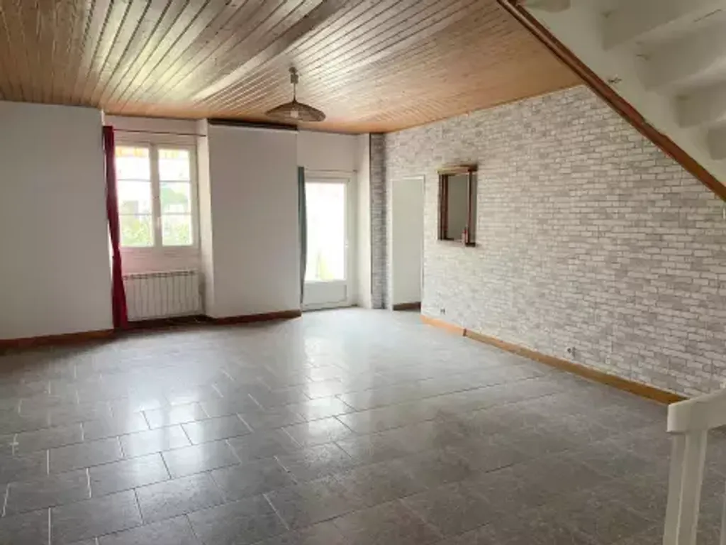 Achat maison à vendre 3 chambres 138 m² - Aigre