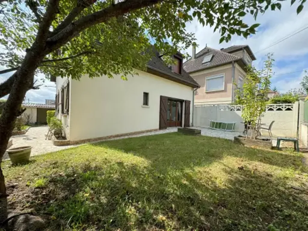 Achat maison à vendre 4 chambres 107 m² - Ormesson-sur-Marne