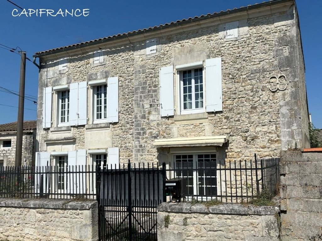 Achat maison à vendre 2 chambres 137 m² - Saint-Savinien