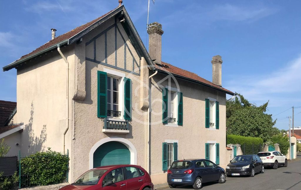 Achat maison à vendre 5 chambres 203 m² - Pau