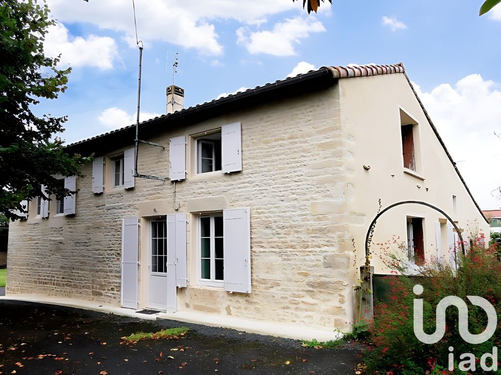 Achat maison à vendre 4 chambres 240 m² - La Foye-Monjault