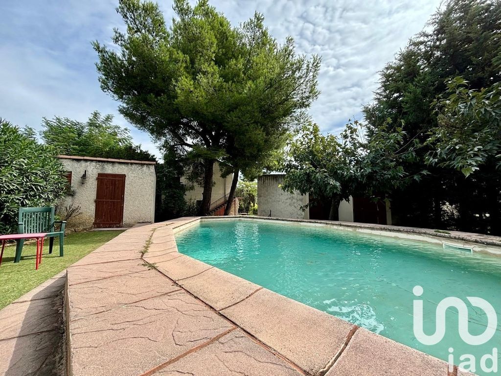 Achat maison à vendre 4 chambres 145 m² - Saint-Saturnin-lès-Avignon