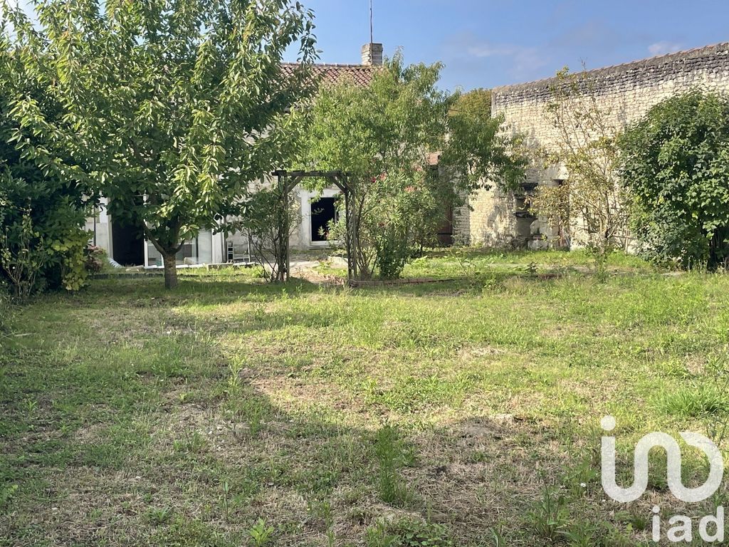 Achat maison à vendre 2 chambres 90 m² - Monts-sur-Guesnes