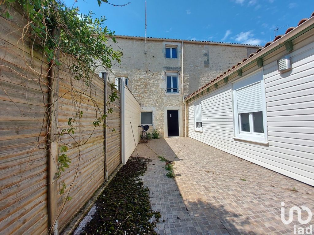 Achat appartement à vendre 4 pièces 169 m² - Surgères