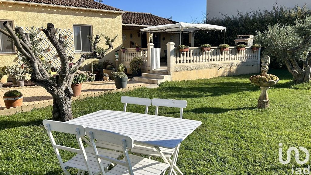 Achat maison à vendre 3 chambres 235 m² - Eygalières