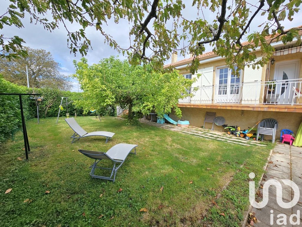 Achat maison à vendre 4 chambres 115 m² - Saint-Jeure-d'Ay