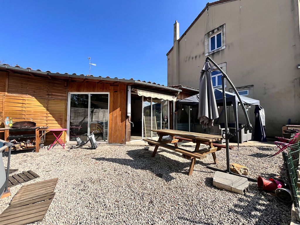 Achat maison à vendre 4 chambres 133 m² - Montmorillon