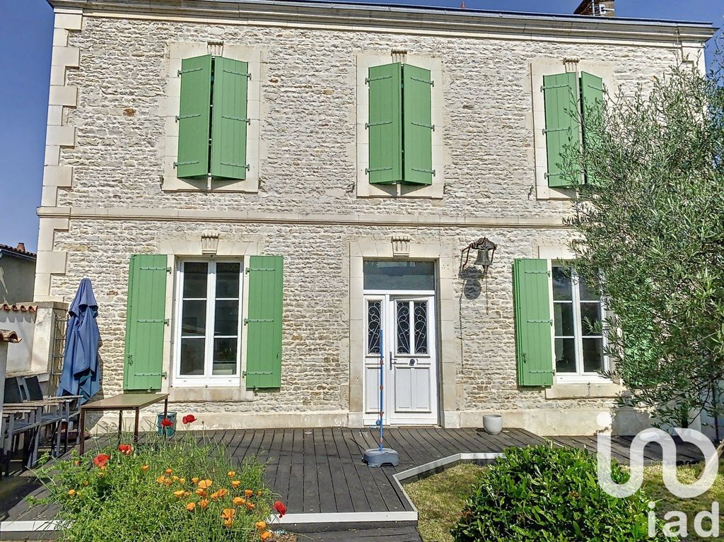 Achat maison à vendre 5 chambres 202 m² - Sainte-Soulle