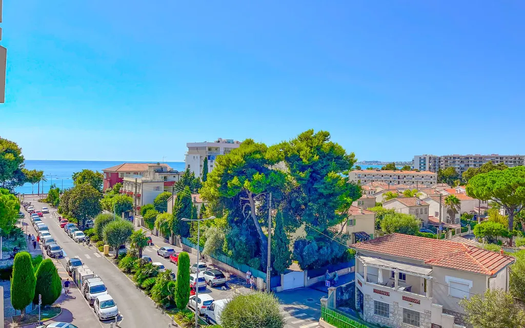 Achat appartement à vendre 3 pièces 74 m² - Cagnes-sur-Mer