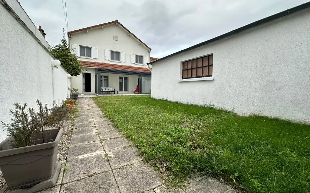 Achat maison à vendre 4 chambres 127 m² - Saint-Maur-des-Fossés