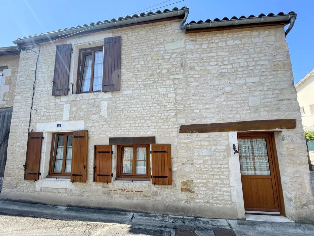 Achat maison à vendre 3 chambres 135 m² - Aigre