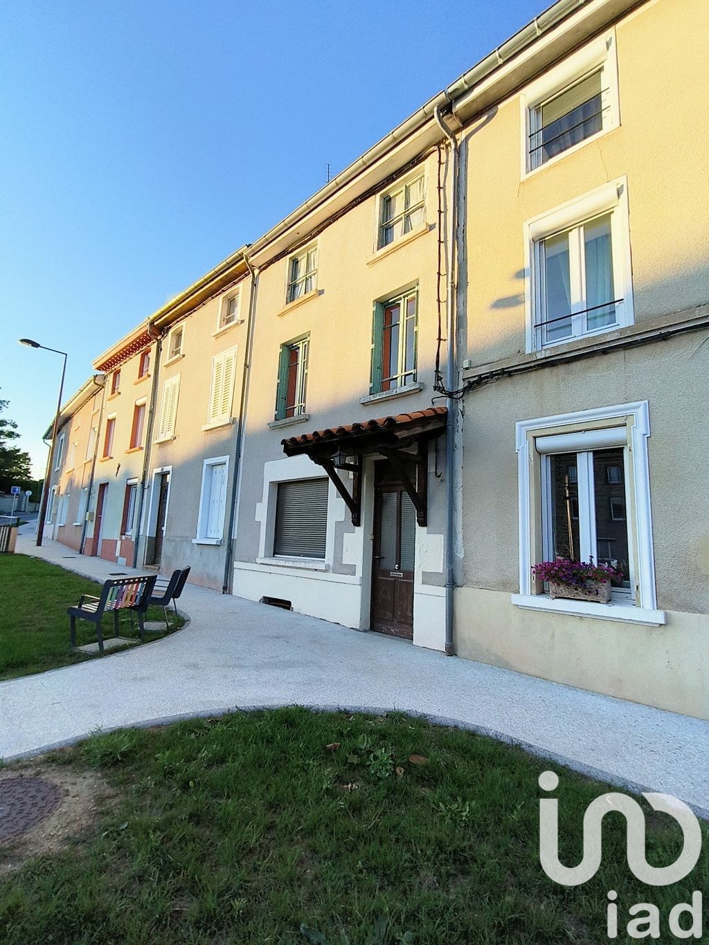 Achat maison à vendre 3 chambres 150 m² - Panissières