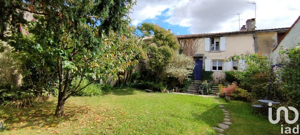 Achat maison à vendre 4 chambres 200 m² - Saint-Jean-d'Angély