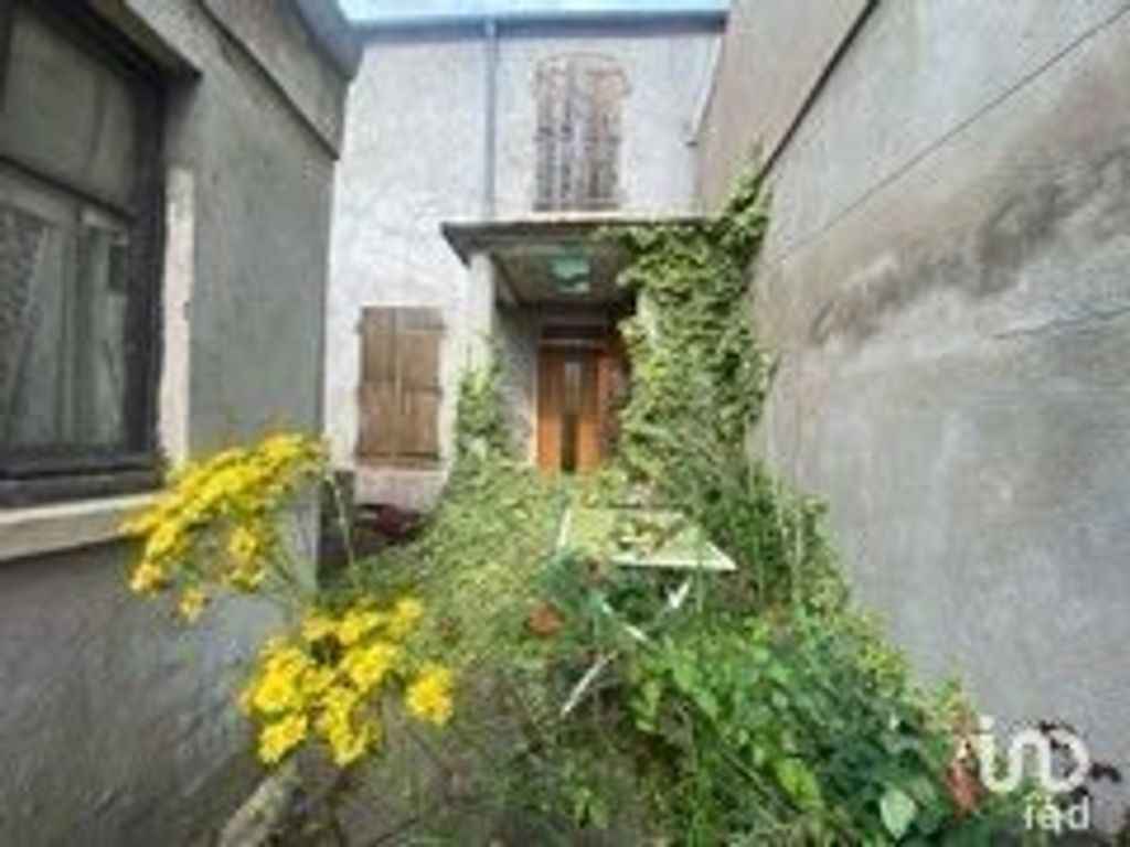 Achat maison à vendre 2 chambres 76 m² - Montluçon