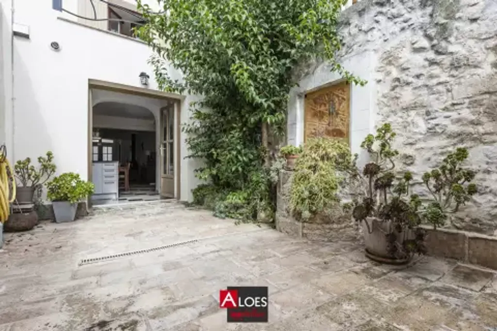 Achat maison à vendre 4 chambres 115 m² - Aigues-Mortes