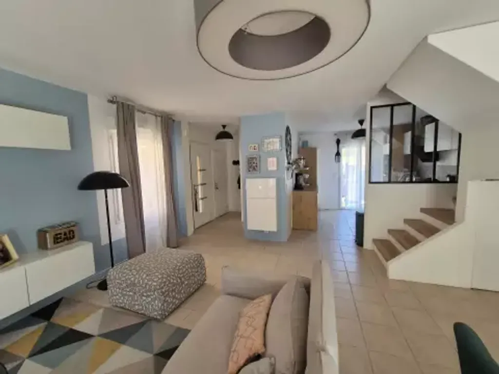 Achat maison à vendre 4 chambres 98 m² - Marignane