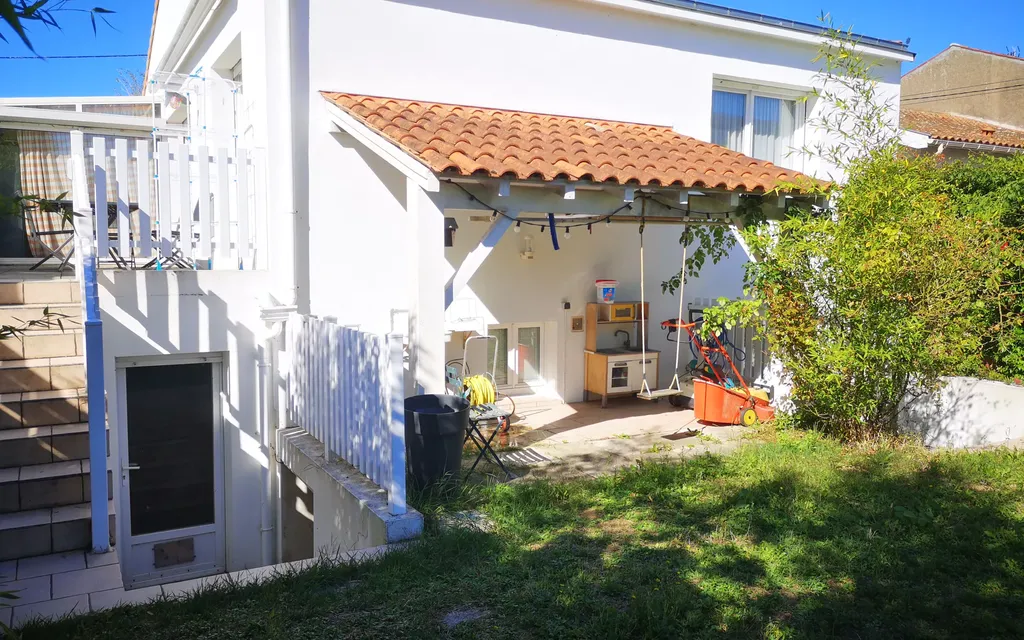 Achat maison à vendre 5 chambres 163 m² - La Rochelle