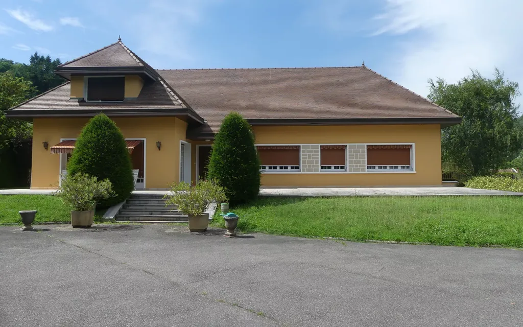 Achat maison à vendre 4 chambres 237 m² - Bourgoin-Jallieu