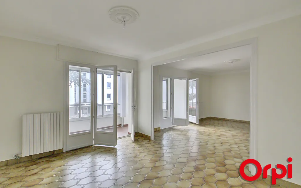 Achat appartement à vendre 3 pièces 99 m² - Bourgoin-Jallieu