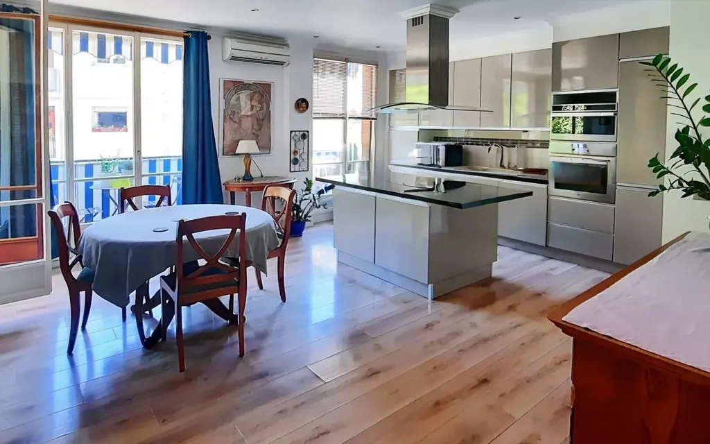 Achat appartement à vendre 3 pièces 84 m² - Nice