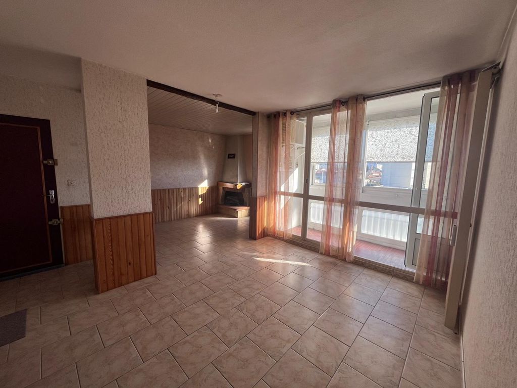 Achat appartement à vendre 5 pièces 91 m² - Marignane