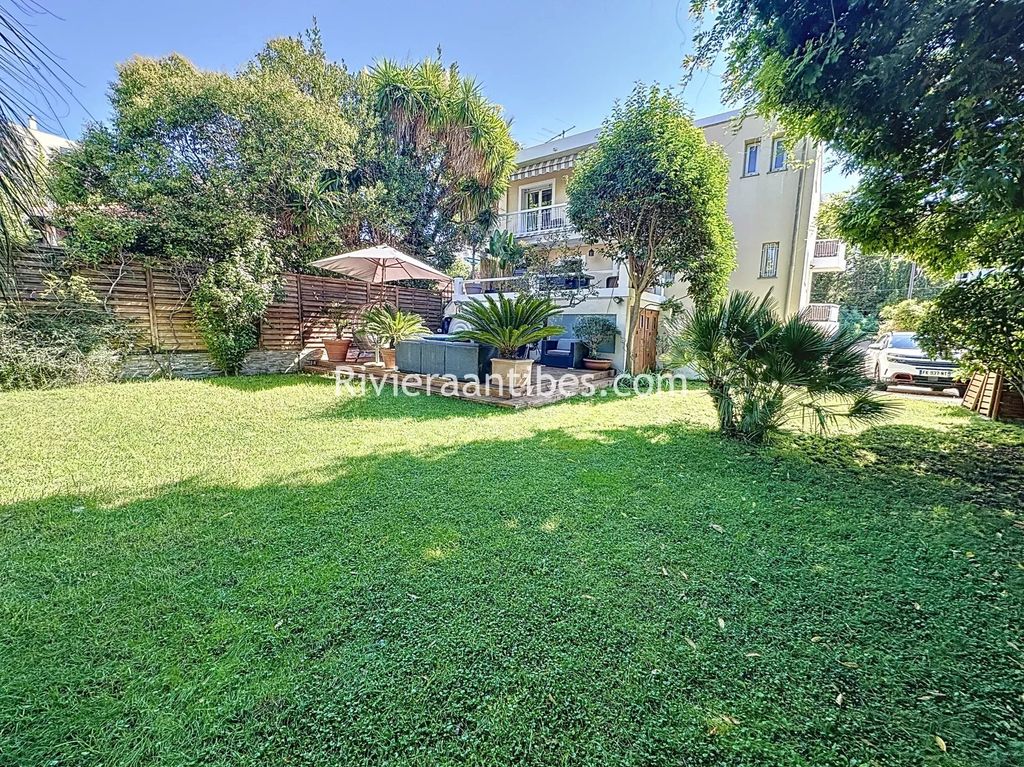 Achat maison à vendre 5 chambres 173 m² - Antibes