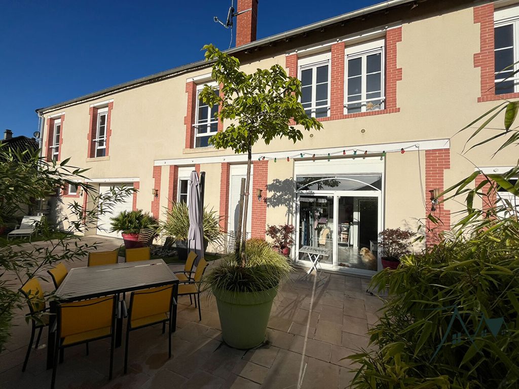 Achat maison à vendre 4 chambres 195 m² - Saint-Amand-Montrond