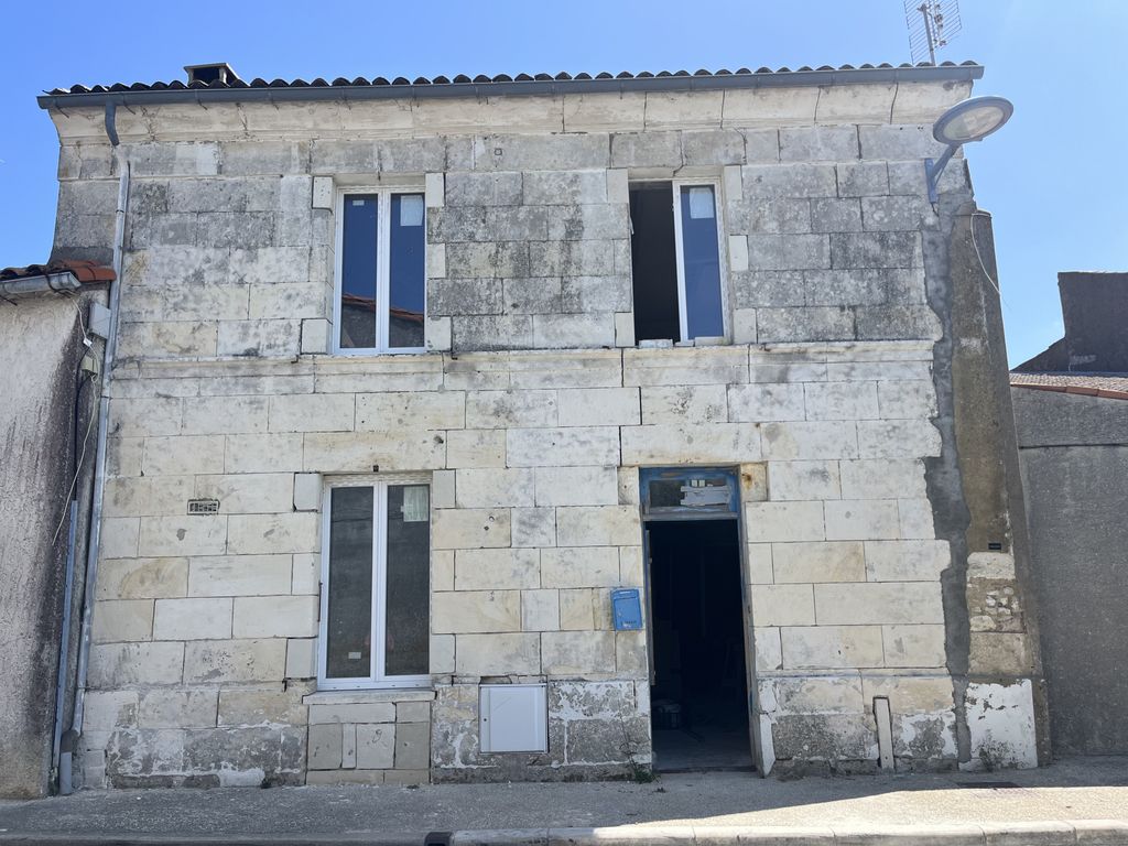 Achat maison à vendre 2 chambres 94 m² - Mortagne-sur-Gironde