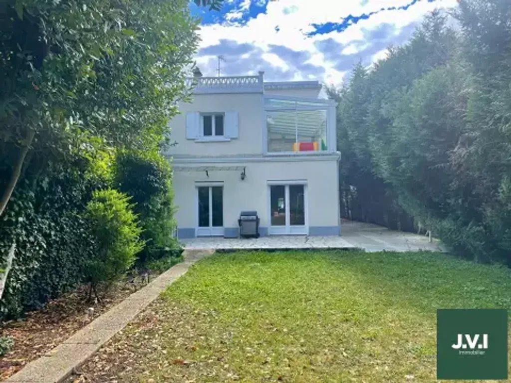 Achat maison à vendre 4 chambres 192 m² - Montmorency