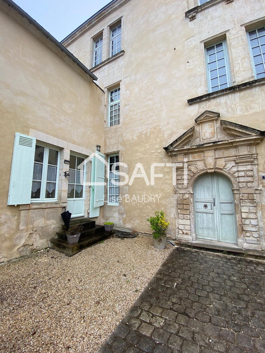 Achat maison à vendre 3 chambres 115 m² - Fontenay-le-Comte