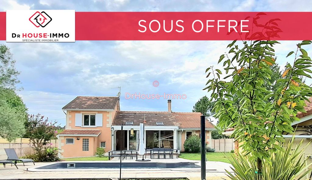 Achat maison à vendre 4 chambres 155 m² - Saint-Yzan-de-Soudiac