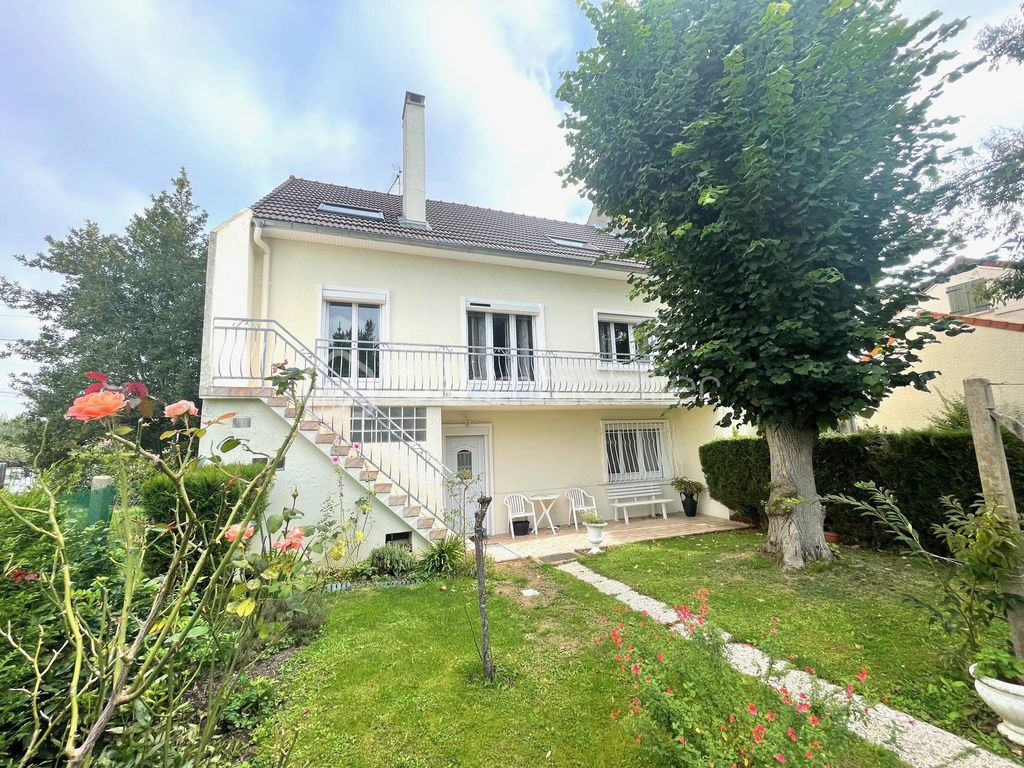 Achat maison à vendre 5 chambres 137 m² - Orsay