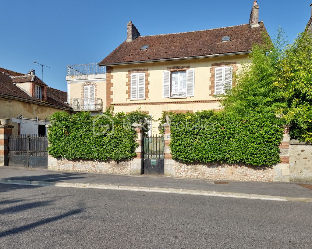 Achat maison à vendre 5 chambres 205 m² - Villiers-Saint-Georges