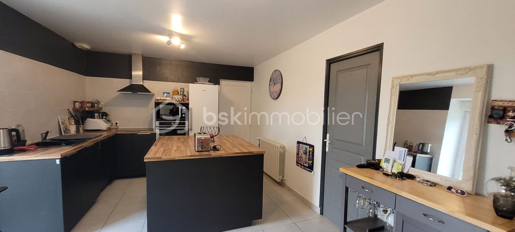 Achat maison à vendre 4 chambres 139 m² - Saint-Marc-sur-Couesnon