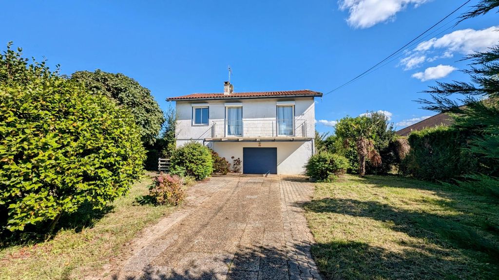 Achat maison à vendre 3 chambres 105 m² - Sauveterre-de-Béarn