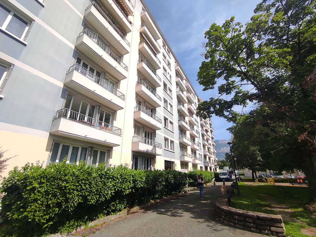 Achat appartement à vendre 4 pièces 65 m² - Saint-Martin-d'Hères