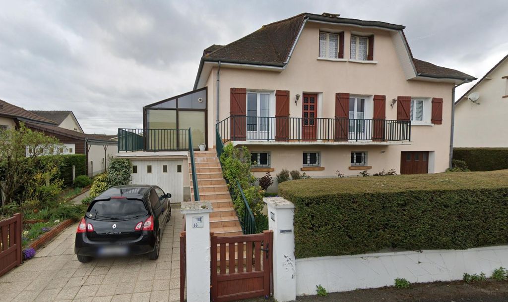 Achat maison à vendre 5 chambres 177 m² - Saint-Doulchard