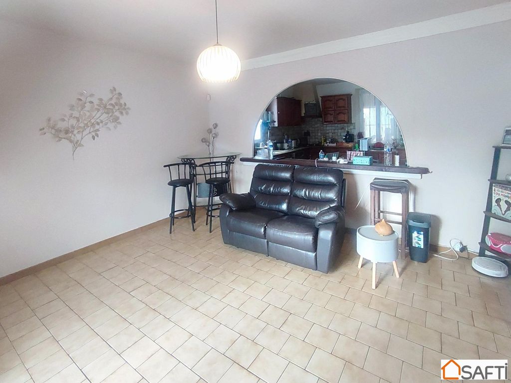 Achat maison à vendre 3 chambres 140 m² - Saint-Amant-de-Boixe