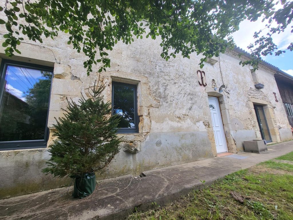 Achat maison à vendre 3 chambres 186 m² - Saint-Martin-de-Lerm