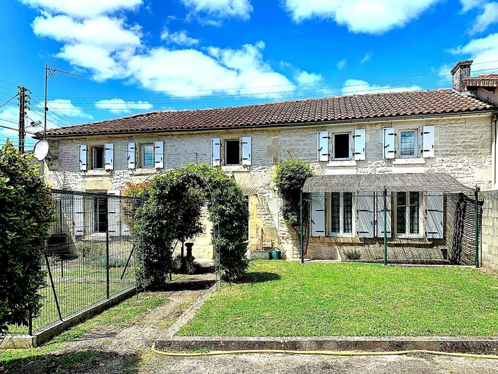 Achat maison à vendre 4 chambres 142 m² - Châteaubernard