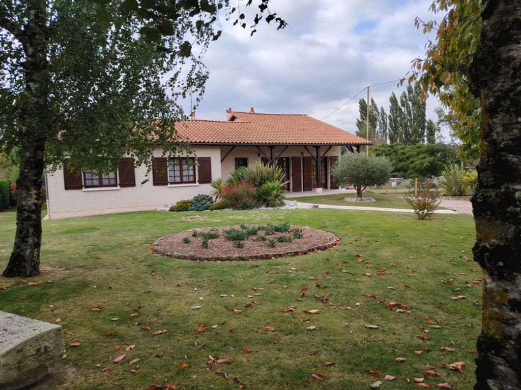 Achat maison 3 chambre(s) - Lussac-les-Châteaux