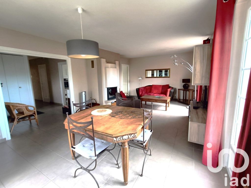 Achat maison à vendre 3 chambres 180 m² - Saint-Galmier