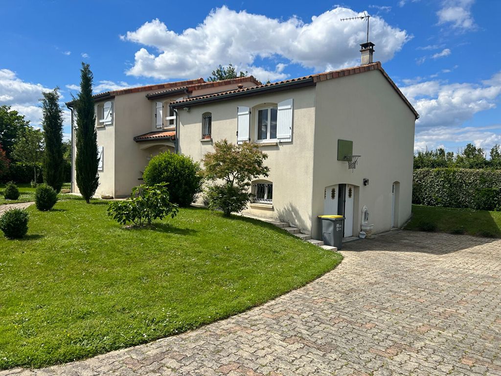 Achat maison à vendre 4 chambres 137 m² - Saint-Maurice-la-Clouère