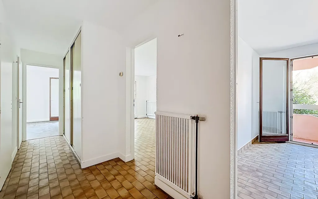 Achat appartement à vendre 2 pièces 48 m² - Saint-Raphaël