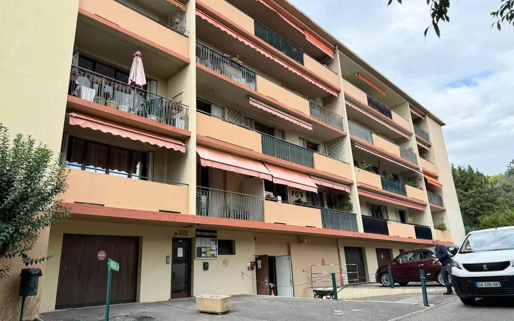 Achat appartement à vendre 4 pièces 83 m² - Grasse