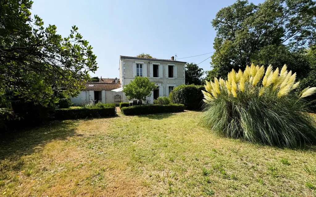 Achat maison à vendre 4 chambres 151 m² - La Rochelle