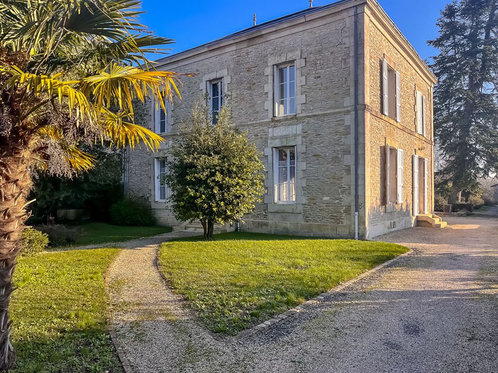 Achat maison à vendre 5 chambres 259 m² - Saint-Hilaire-la-Palud