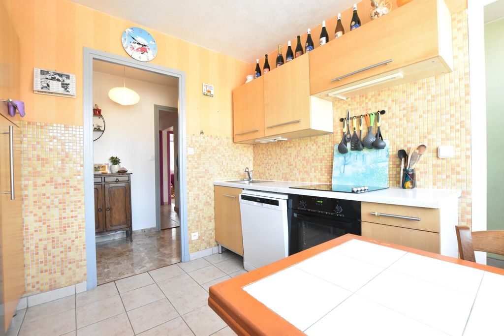 Achat appartement à vendre 5 pièces 89 m² - Décines-Charpieu