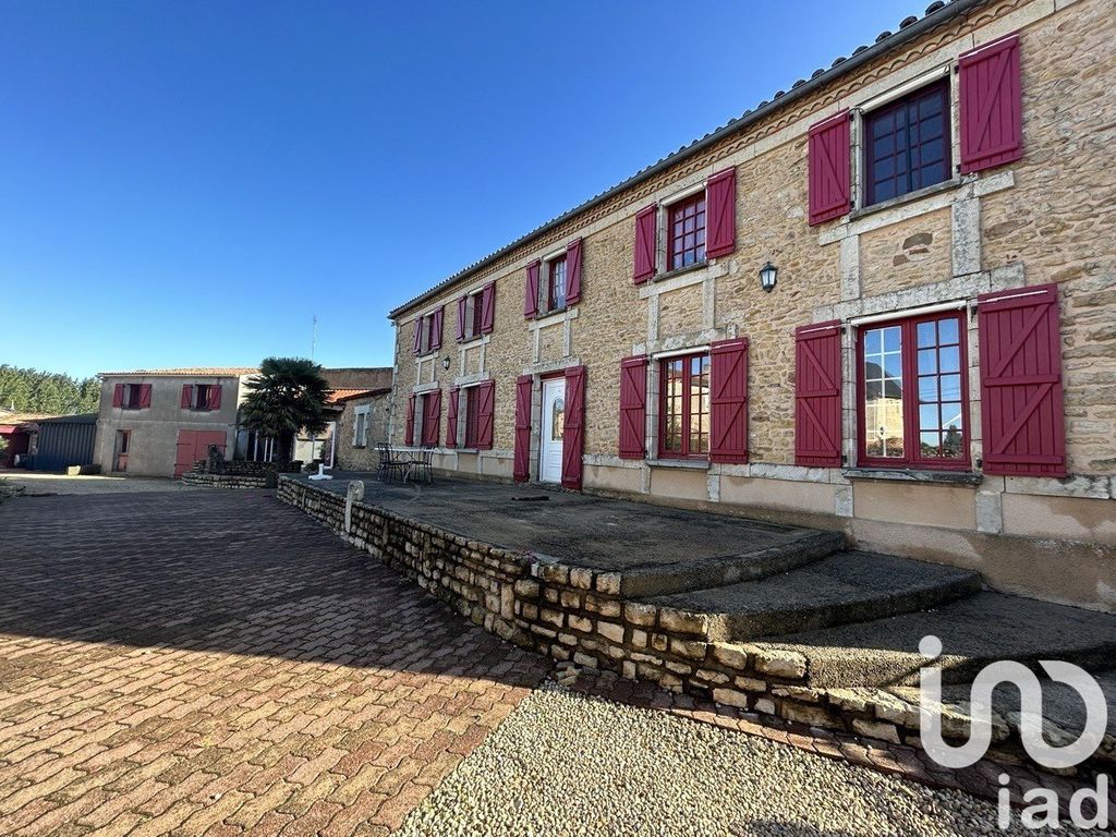 Achat maison à vendre 5 chambres 184 m² - Saint-Varent