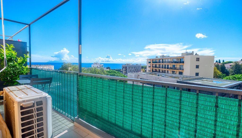 Achat appartement à vendre 3 pièces 54 m² - Bastia